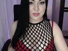 Una webcam lady completa con i capelli neri durante il webcamsex