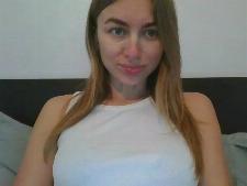Questa cam lady mostra der behamaat D parte del seno per la webcam del sesso