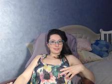 Esibizioni di sesso in webcam con questa eccitante camgirl WonderWoman, origine Europa