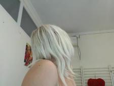 Questa webcam babe mostra la sua tazza taglia B seno per la sex cam
