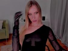 La cam lady europea XEVAX durante uno dei suoi spettacoli di sesso in webcam