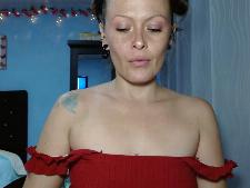 Una normale webcambabe con i capelli neri durante il sesso in webcam