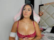 La webcam girl latina CameronColin durante 1 dei suoi spettacoli di sesso in webcam