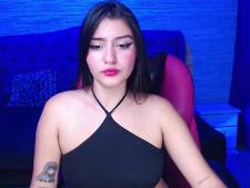 Spettacoli di sesso in webcam con la camgirl online AlinaRyan, origine America Latina