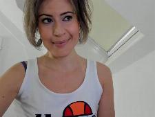 Esibizioni di sesso cam con questa eccitante webcam lady SoniaHayatt, provengono dall'Europa