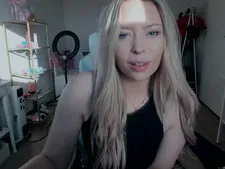 La nostra webcam girl mostra la sua taglia D del reggiseno per la cam