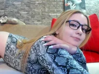 Uno sguardo serpentino giocoso