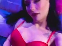 Angelo in lingerie rossa