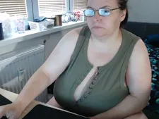 Camseks mostra con l'hot webcambabe Megi, origini Europa