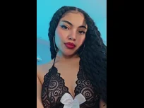 Pizzo e labbra rosse