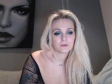 Questa cam lady mostra il suo reggiseno taglia F seno per la chat di sesso