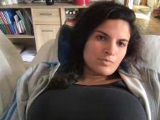 La nostra ragazza webcam mostra der bh taglia F seno per la chat di sesso